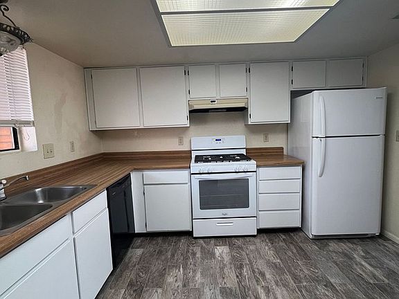 3rd image of 4401 Buena Loma Way APT 3