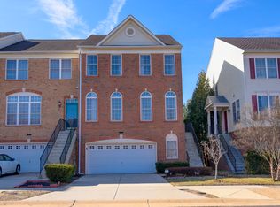 25278 McIntyre Sq, Chantilly, VA 20152