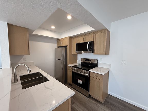 5th image of 2843 C St APT 10