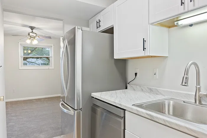 2 bed, 1.0 bath, 892 sqft, $1,600 — Photo 1