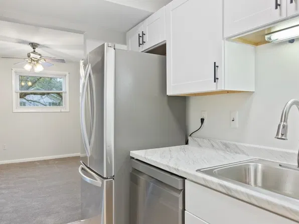 5 Warren Lodge Ct APT 2A, Cockeysville, MD 21030