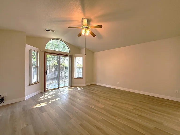 1609 W 8th Ave — Photo 7