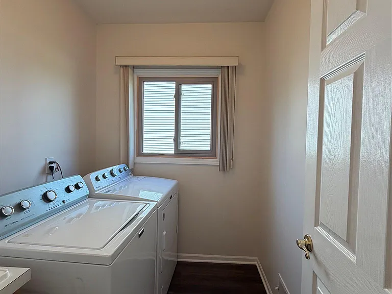 7043 Foxridge Dr — Photo 16