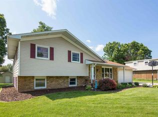 1884 Keehan Ln, Green Bay, WI 54311