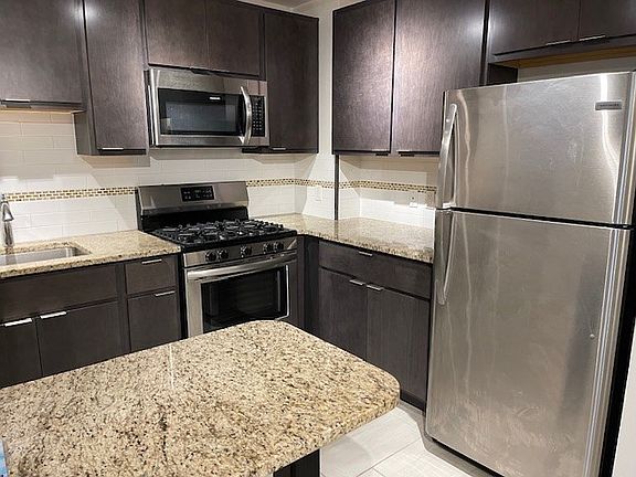 5th image of 12635 Larchmere Blvd #832724b3b