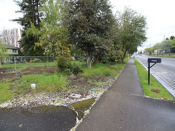 2nd image of 1301 A West Stewart
