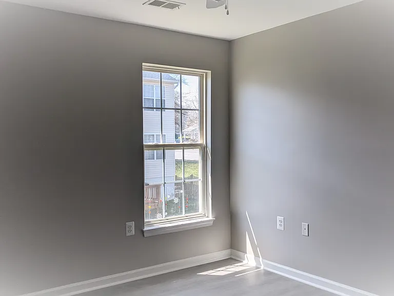 411 Hanrahan Ct SE — Photo 38