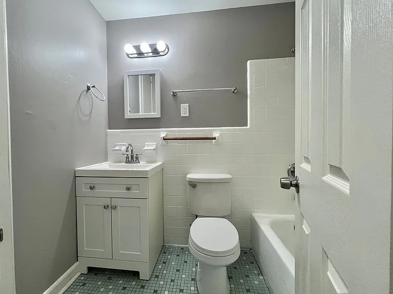 1037 Washington Ave — Photo 9