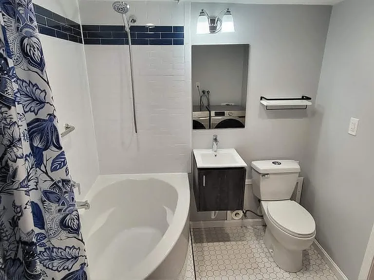 Lower Level Full Bath