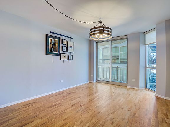 3rd image of 645 N Kingsbury St APT 1003