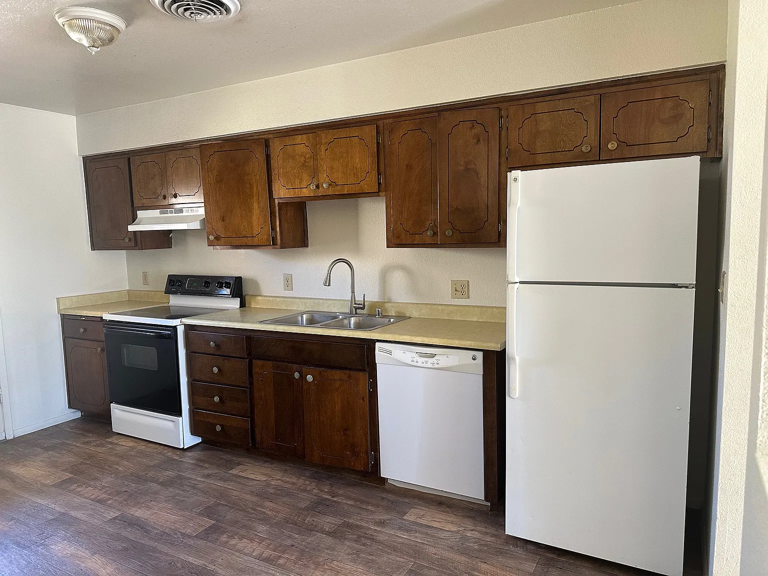 2 bed, 872 sqft, $1,100 — Photo 4