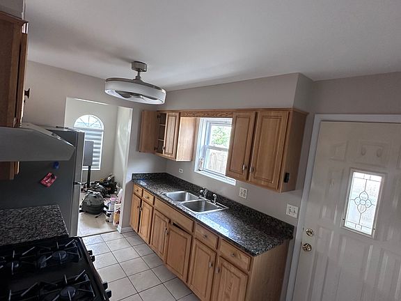 3rd image of 7737 Parkside Ave