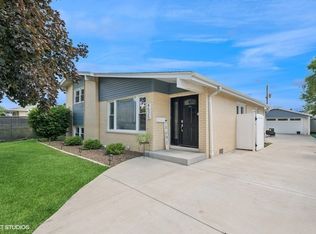4525 W 100th St, Oak Lawn, IL 60453