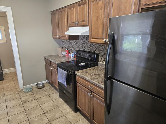 5th image of 403 E 7th St
