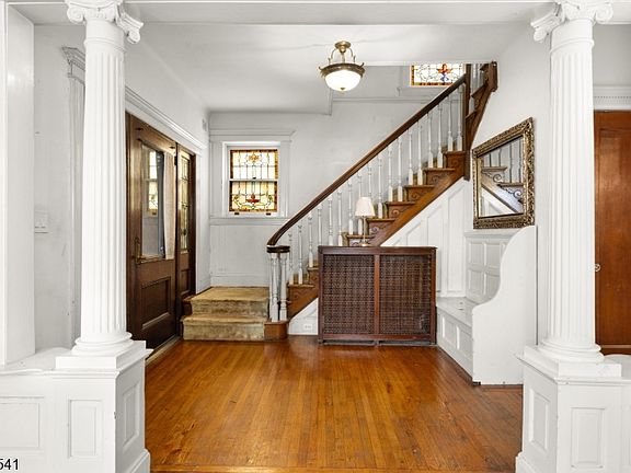 4th image of 204 Palisade Ave