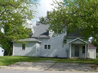 956 Division St, Charleston, IL 61920