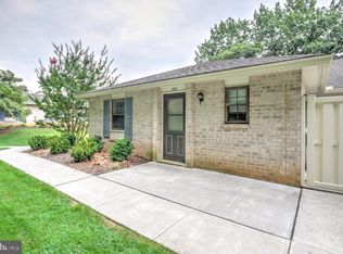 397 Valleybrook Dr, Lancaster, PA 17601