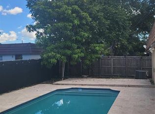 7433 NW 76th St #12, Fort Lauderdale, FL 33321