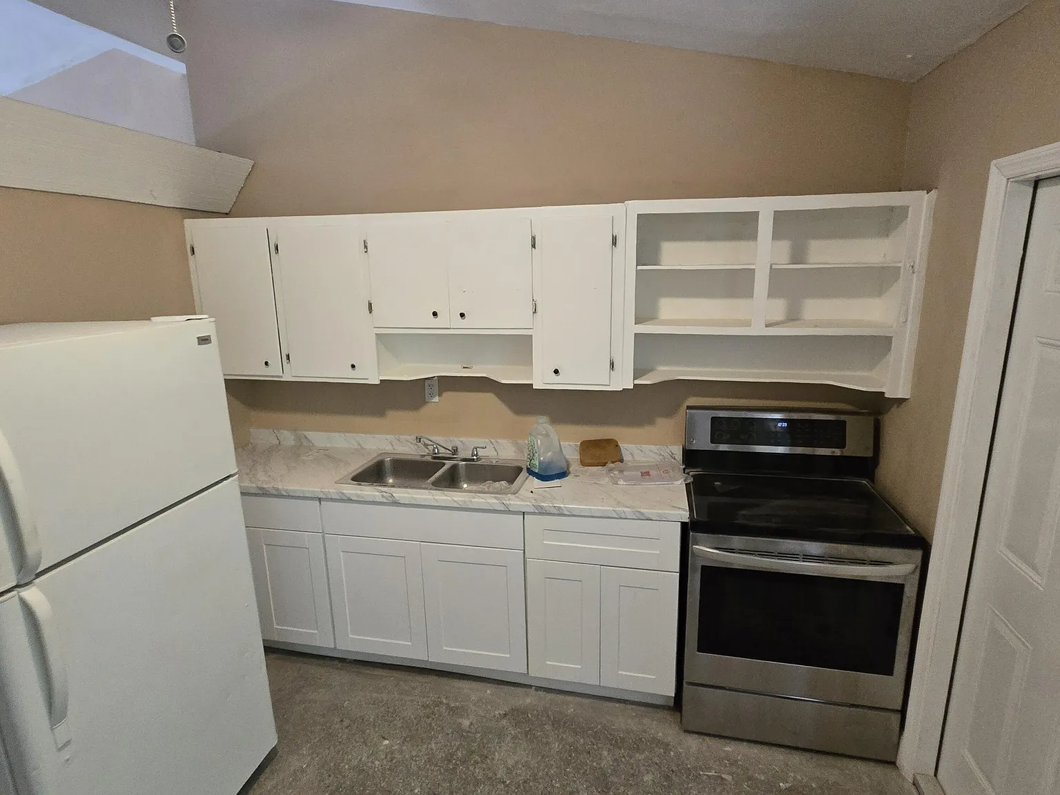 3 bed, 2.5 bath, 1100 sqft, $2,050 — Photo 2