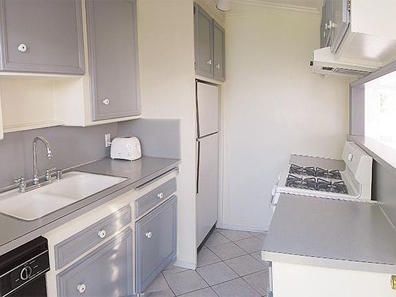 3rd image of 265 Corona Ave APT C