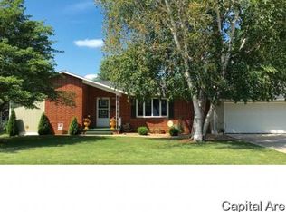 426 Southville Dr, South Jacksonville, IL 62650