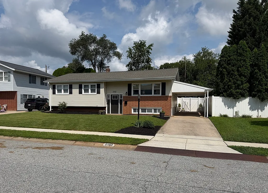3 bed, 2.0 bath, 1678 sqft, $2,500 — Photo 2