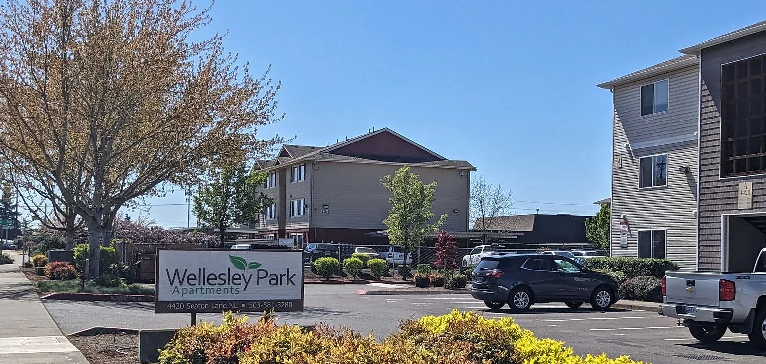 Wellesley Park Apartments — Photo 2
