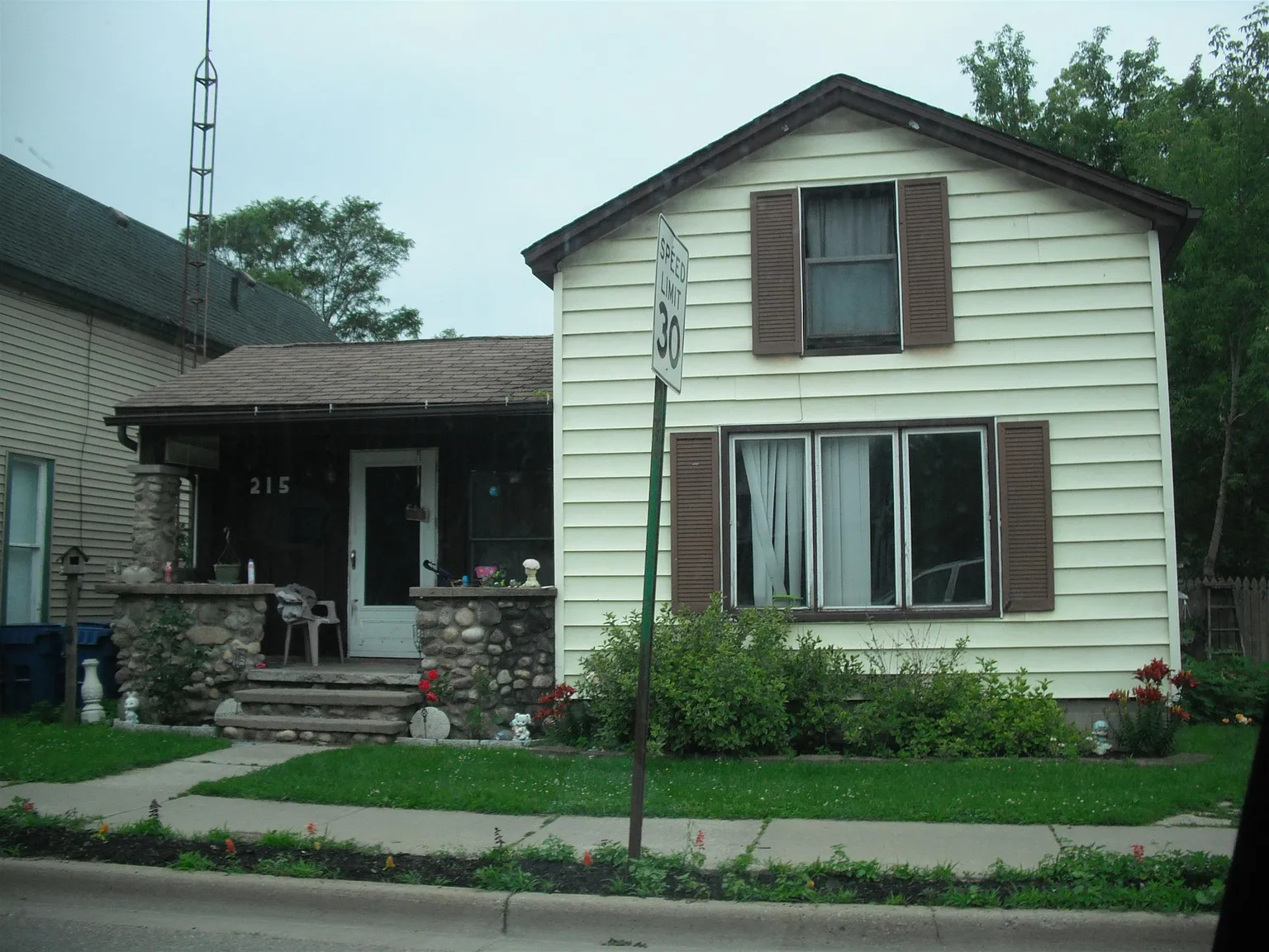 215 N Saginaw St photo 1