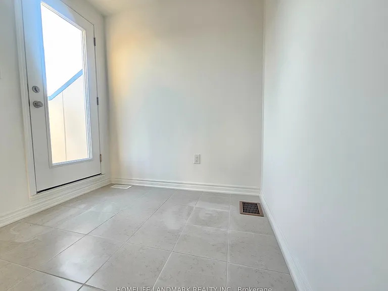 92 Avani Ave — Photo 29