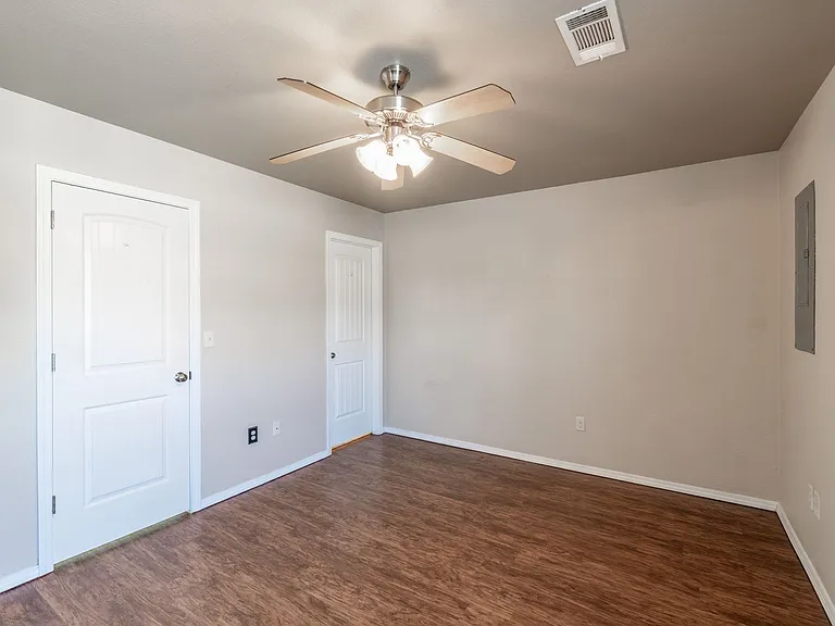 2763 Oakview Rd — Photo 12