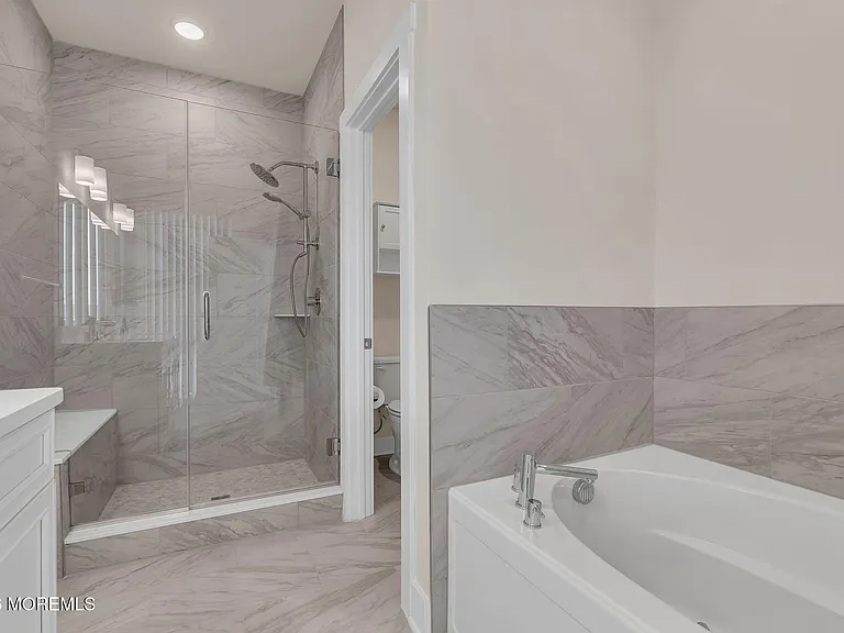 1403 N Kingsley St #210 — Photo 29