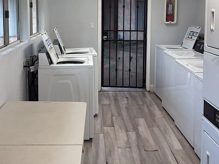 Oakbrook Apartments — Photo 14