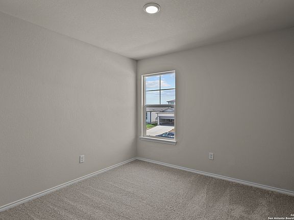 5th image of 836 Heartseed Avenue