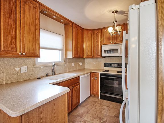3rd image of 364 Harry S Truman Dr