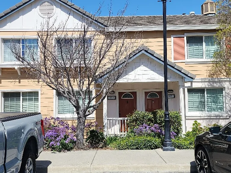 809 Daniels Ave — Photo 2