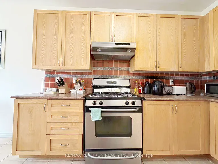 210 Old Colony Rd — Photo 10