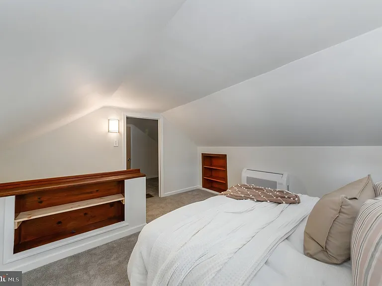 1239 Willow Rd — Photo 13