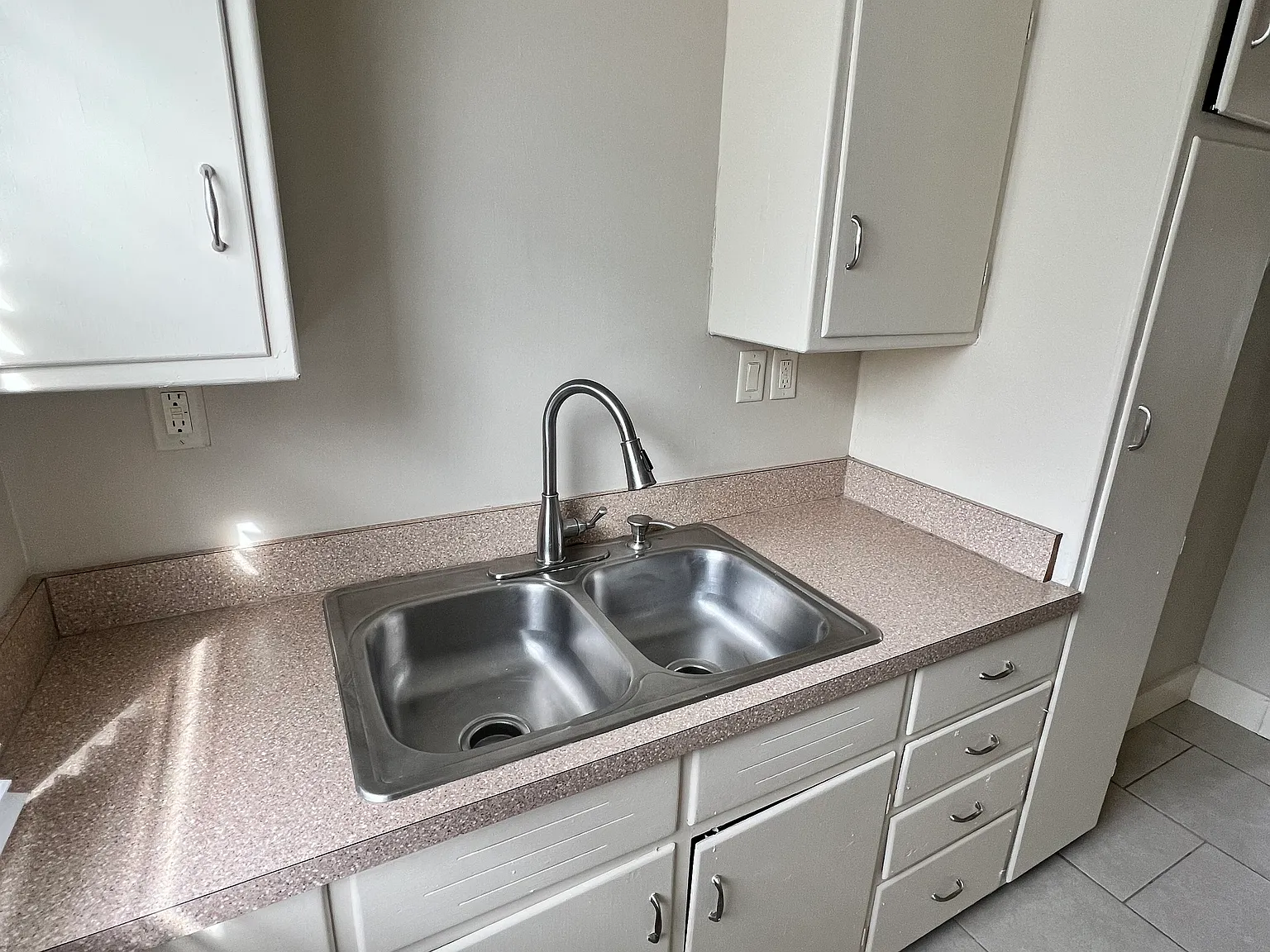 2 bed, 860 sqft, $910 — Photo 4