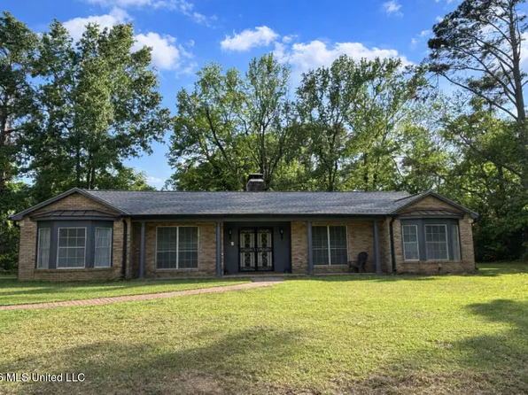 922 Belle Air Cir, Yazoo City, MS 39194