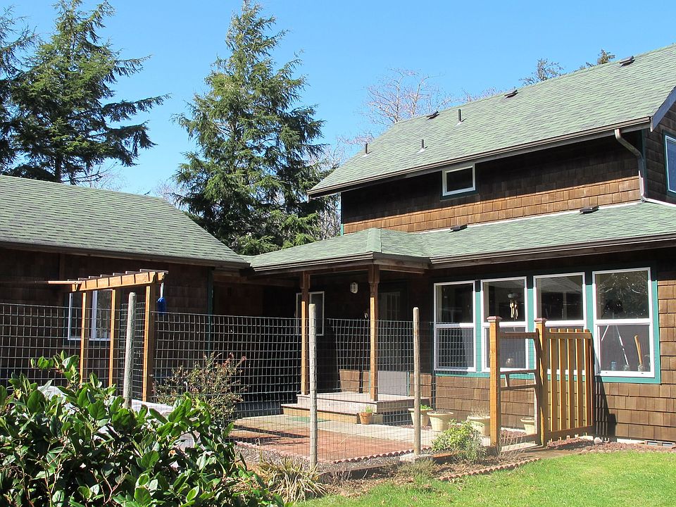 1st image of 703 Wakina Loop SE
