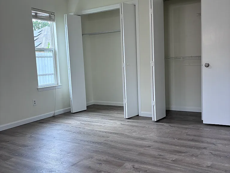 2328 Oakwood St — Photo 13