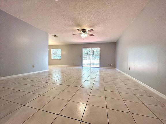 4th image of 992 Papaya Ln