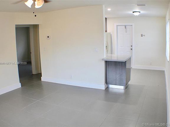 5th image of 719 SW 7th St #2