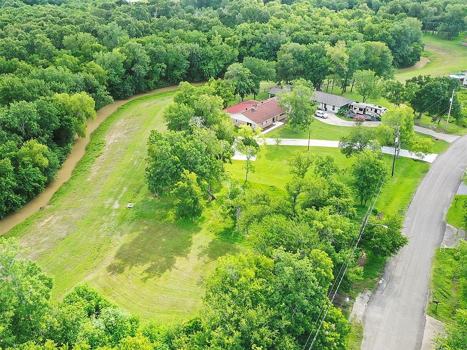 1st image of 3417 Robinson Dr