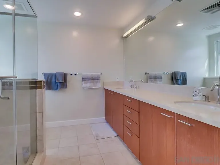 1199 Pacific Hwy #1204 — Photo 20