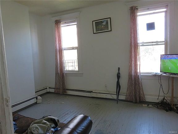 2nd image of 8 Mulberry St