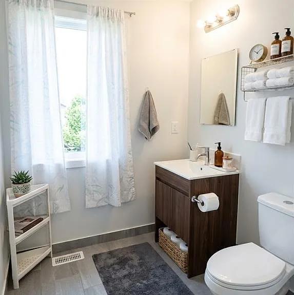 521 Campbell Ave — Photo 3