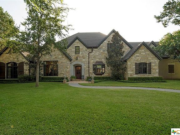 3rd image of 1052 Riverforest Dr