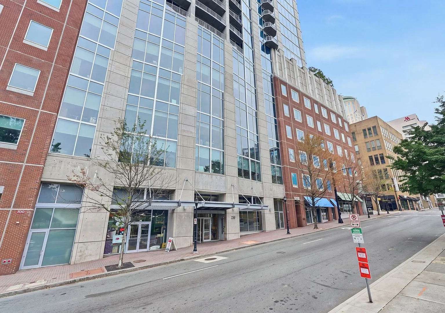 Experience Uptown Charlotte living from the 16th floor of Avenue Condominiums! — Photo 1