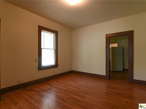 4th image of 112 Darst St